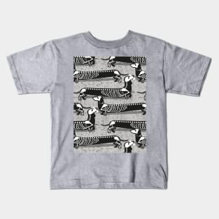 Spooktacular long dachshunds skeleton // pattern // light grey background skeleton dogs Kids T-Shirt